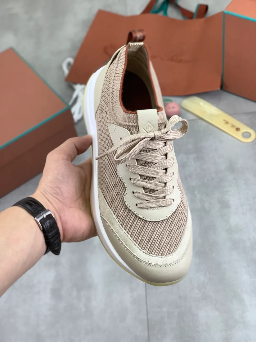 Men's Men's Shoes 💰P620 New 💰High Quality Latest Casual Shoes Loro Piana 💯Top Authentic Grade💯Buy the original 1:1 copy💯 Founded the existing Loro Piana company on April 24, 1924. It is now the sixth generation of family business, providing top quality products to customers who are discerning about taste and quality. Imported original fly woven fabric with cowhide fabric, plain calfskin lining, hand-stitched thread with cowhide feet, original packaging, code number: 38-44 (customized for 45 and 46), seven colors available